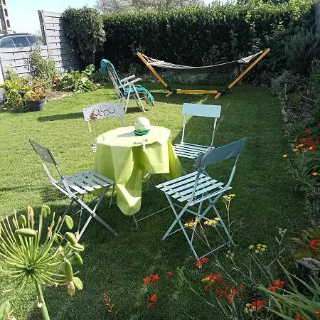Maison Bord De *